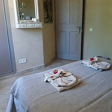 Fontaine De Cerier Bed & Breakfast